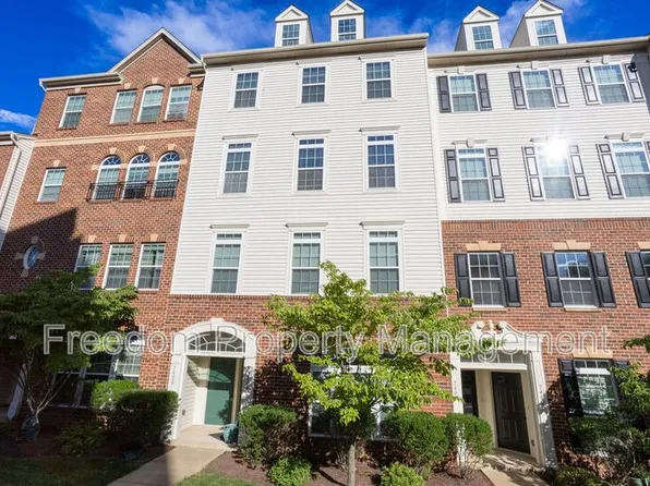 7408 Brunson Cir, Gainesville, VA 20155