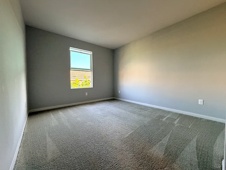 385 Eureka Dr — Photo 21
