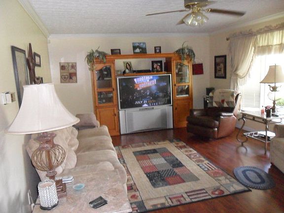 3rd image of 533 Glover Ln