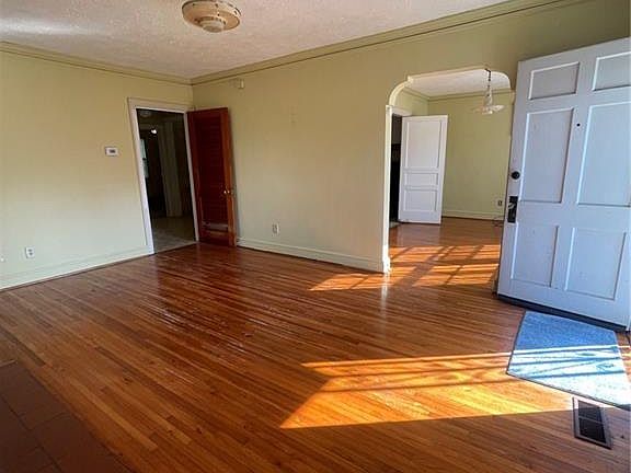 4th image of 219 Couper St NE