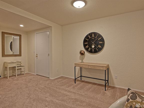 4th image of 11300 1st Ave NE APT 102