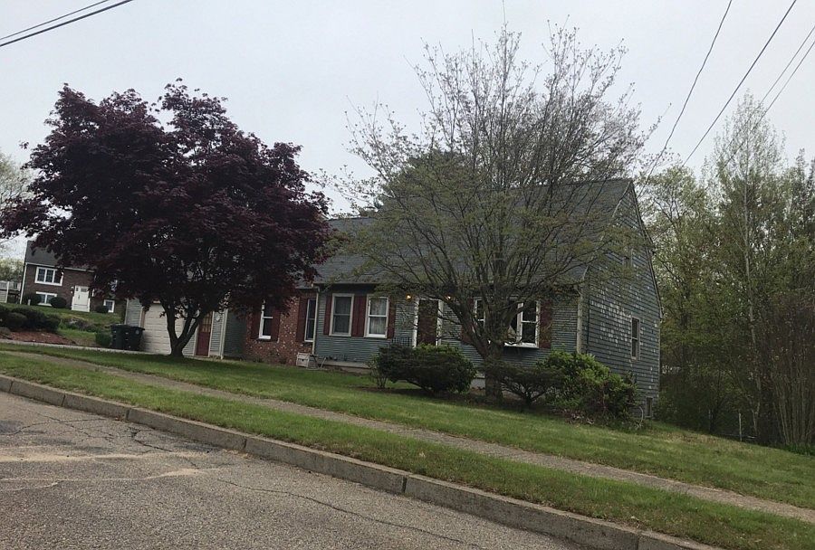 2nd image of 10 Sheri Dr