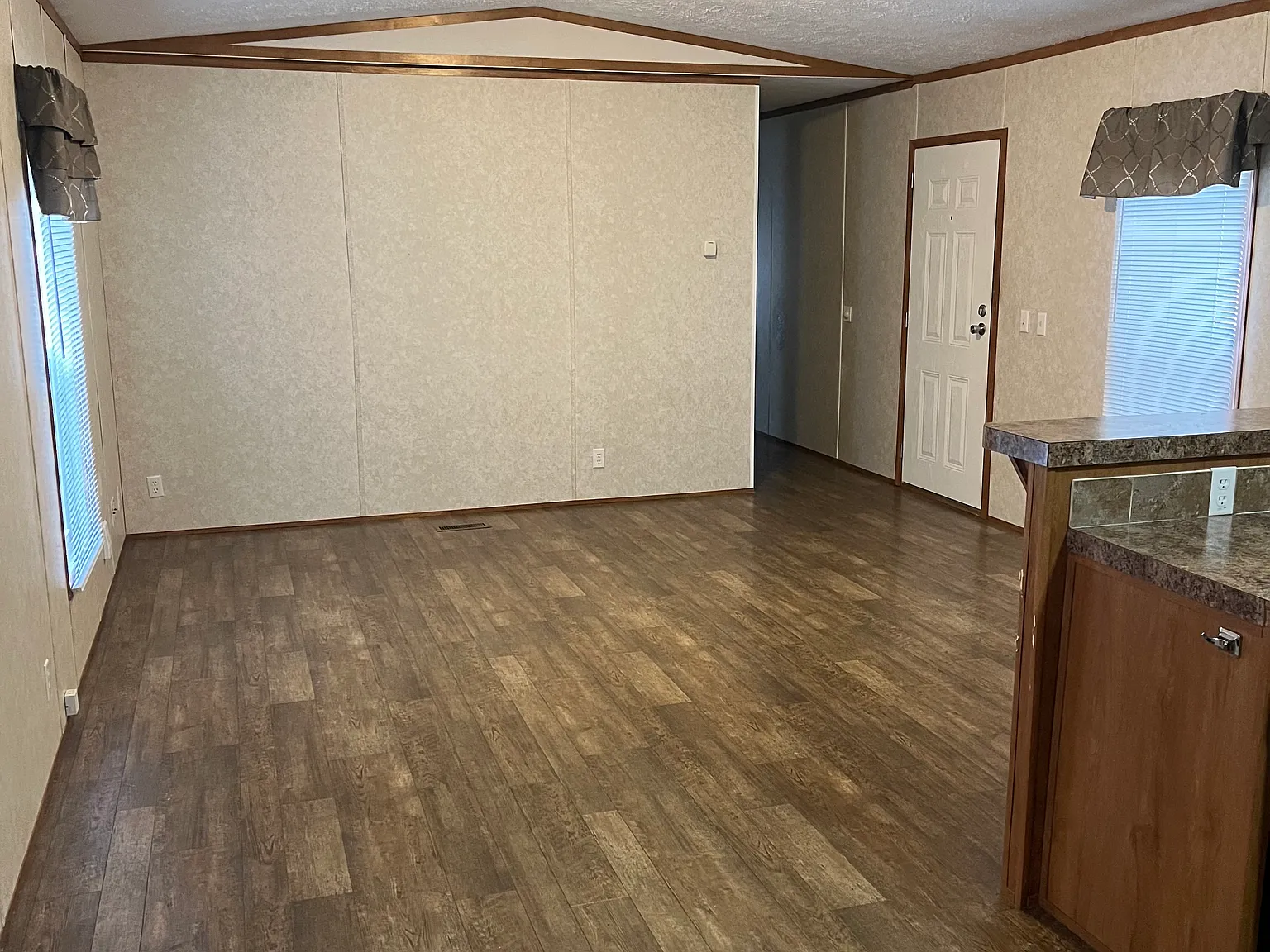 2 bed, 900 sqft, $895 — Photo 4