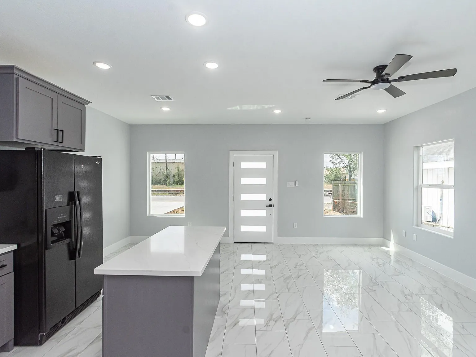 2 bed, 1.0 bath, $1,350 — Photo 2