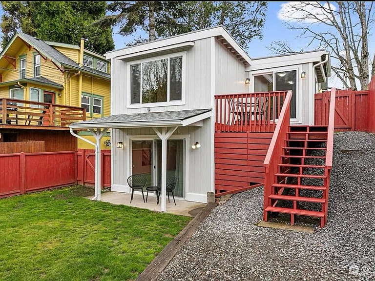 1522 Lincoln St — Photo 2