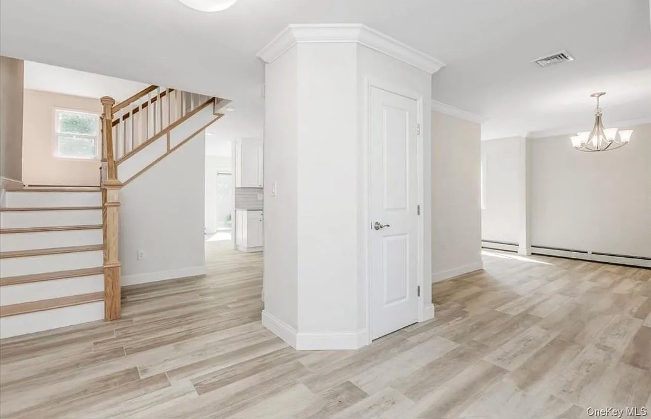 4 bed, 2.0 bath, $5,250 — Photo 2