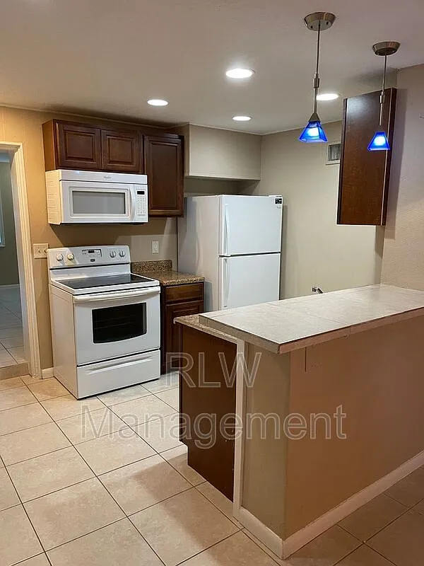 2 bed, 2.0 bath, 1236 sqft, $1,400 — Photo 2