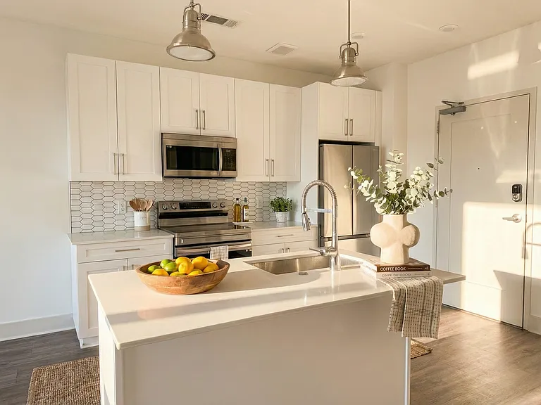 The Lowe — Photo 11