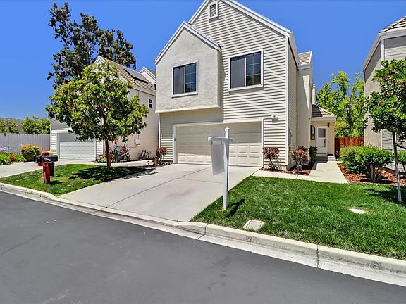 3rd image of 488 Glenmoor Cir