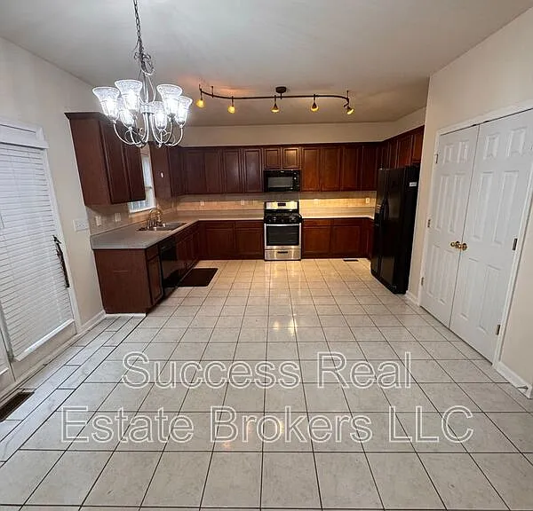 6074 Brookmere Ln SW — Photo 3