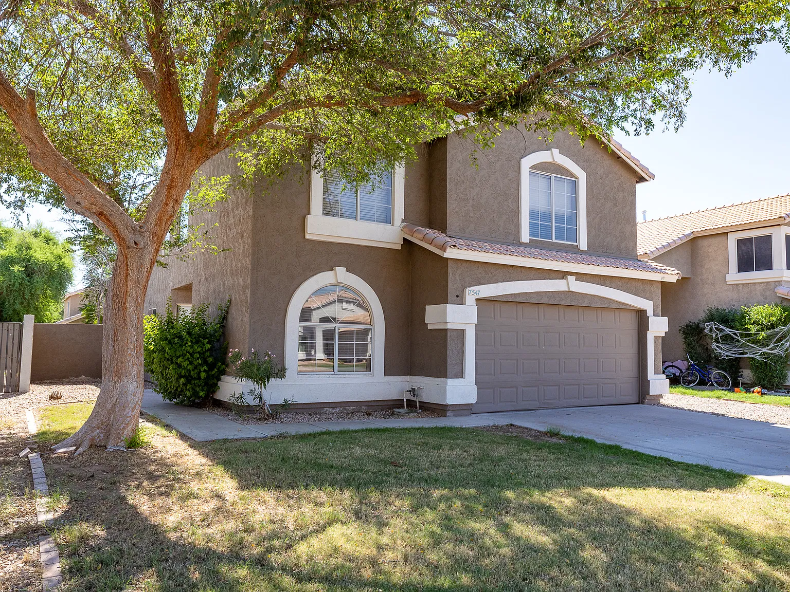 5 bed, 2169 sqft, $2,500 — Photo 2