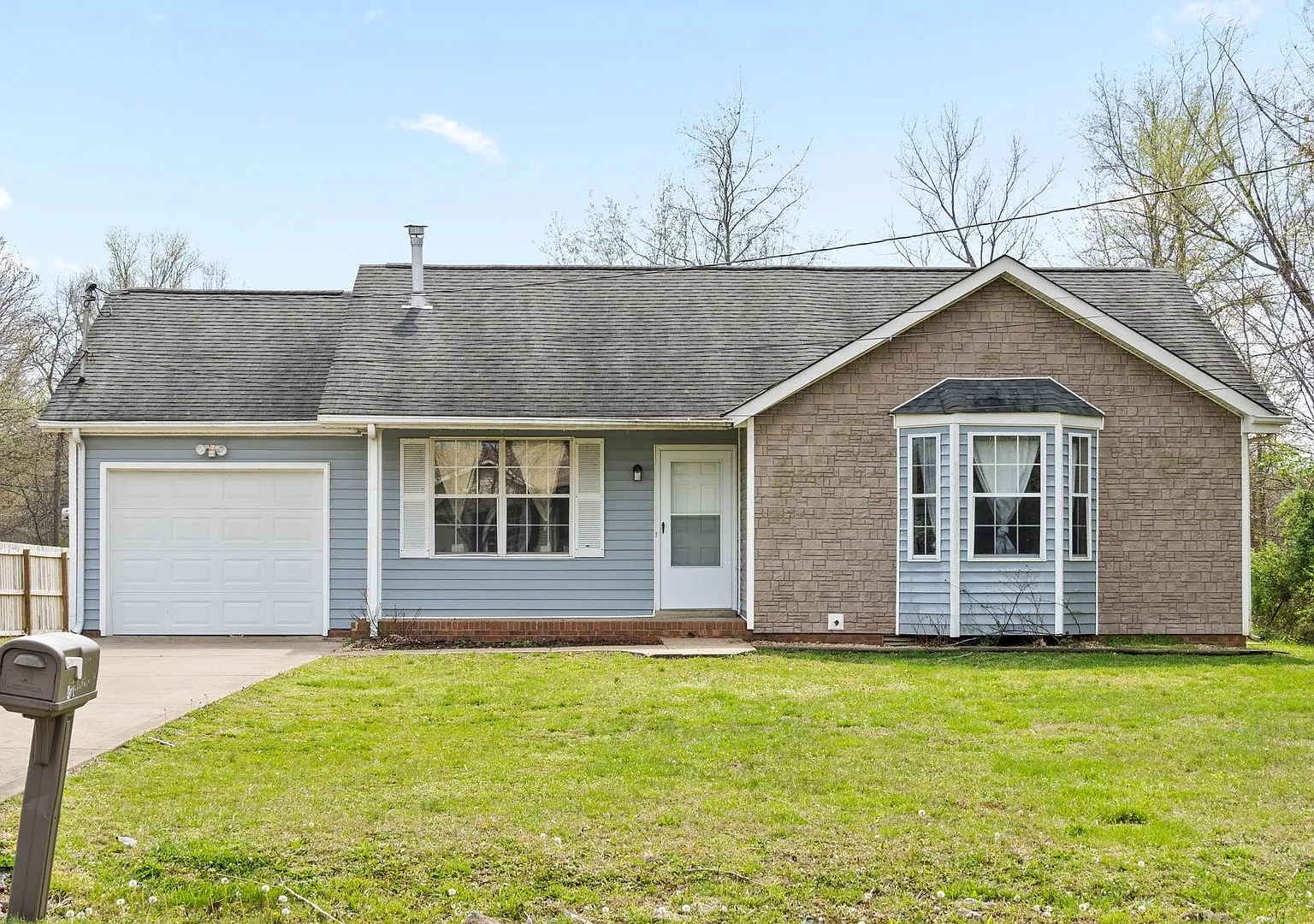 405 Woodale Dr * — Photo 1