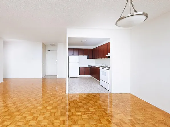 2211 Sherobee Rd Unit A, Mississauga, ON L5A 2H5