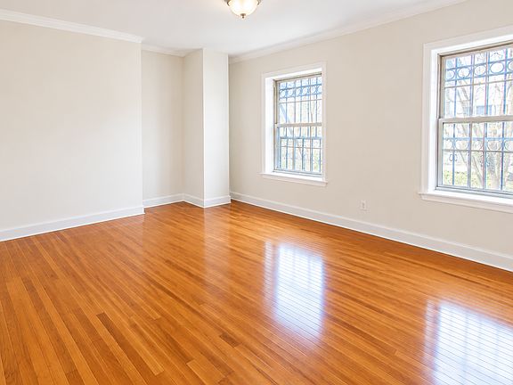 4th image of 233 Lexington Ave