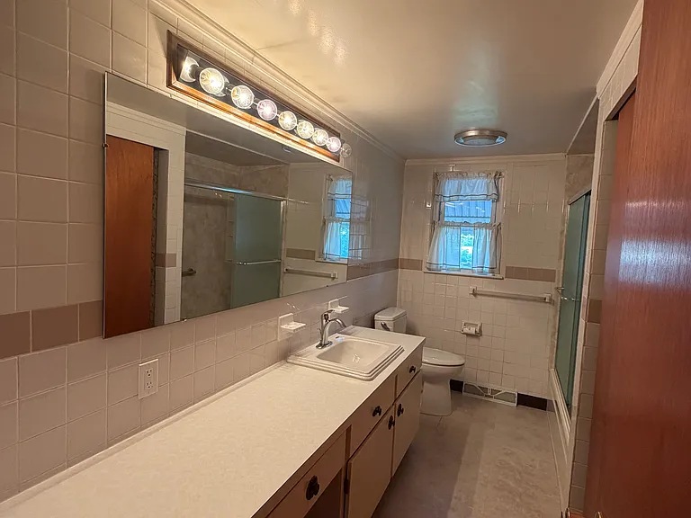 545 Skyview Dr — Photo 10