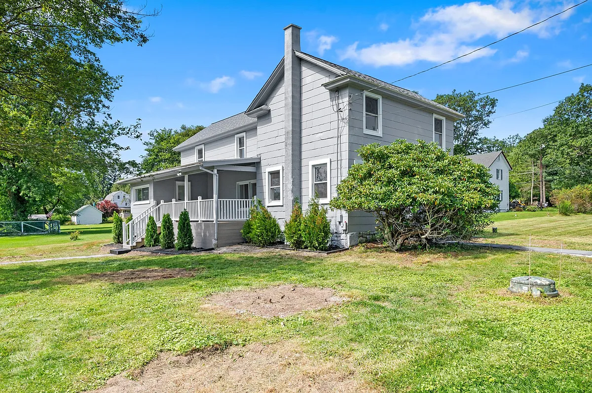 Building Photo - 206 Homestead Dr