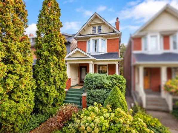 63 Chester Ave, Toronto, ON M4K 2Z8