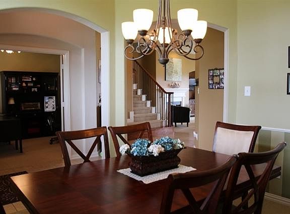 2nd image of 1513 Lakeway Dr