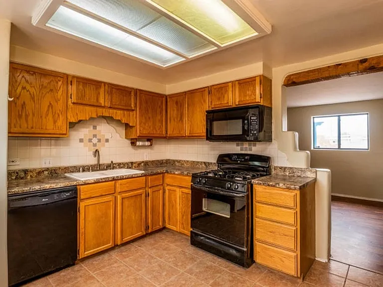 2838 Aliso Dr NE — Photo 4