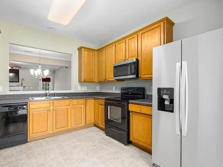 28 Sharpstone Ln — Photo 4