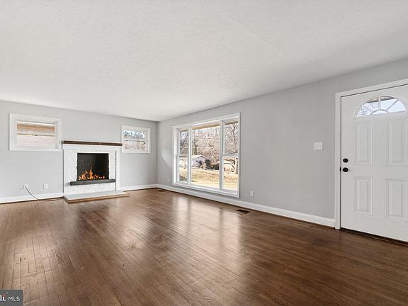 3rd image of 354 Berry St