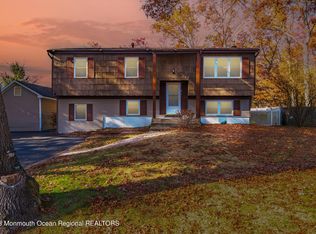 15 Disney Dr, Toms River, NJ 08755