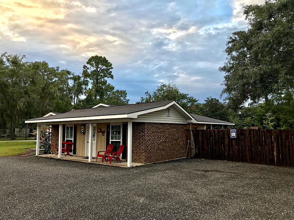 2nd image of 104 Elm Rd