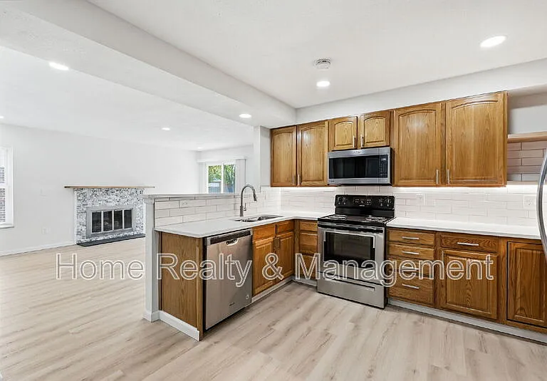 11731 Sherman St — Photo 2