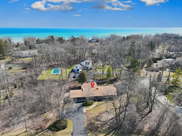 9200 North Tennyson DRIVE, Bayside, WI 53217