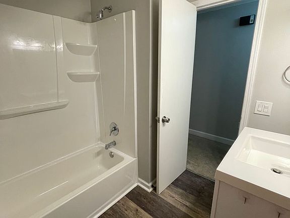 4th image of 505 Meadowbrook Ave