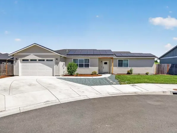 3327 Kingsbury Dr, Medford, OR 97504