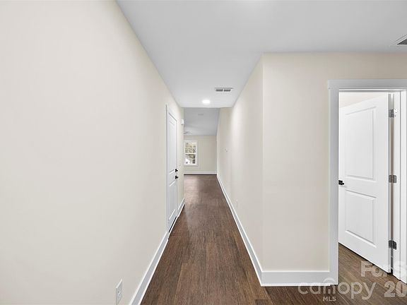 5th image of 200 Knollwood Cir