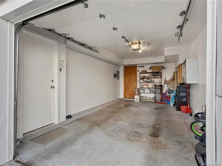 360 W Spring St #A7 — Photo 28