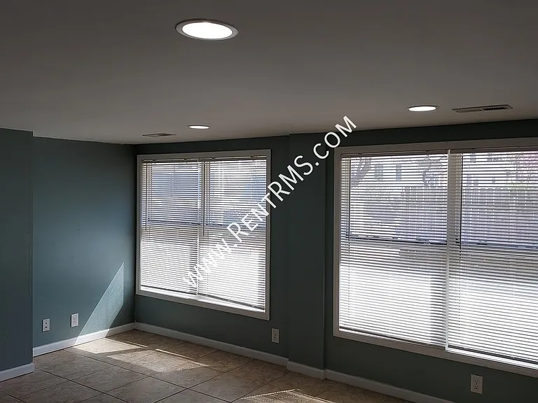 901 SW Buchanan St #GARLOW — Photo 8