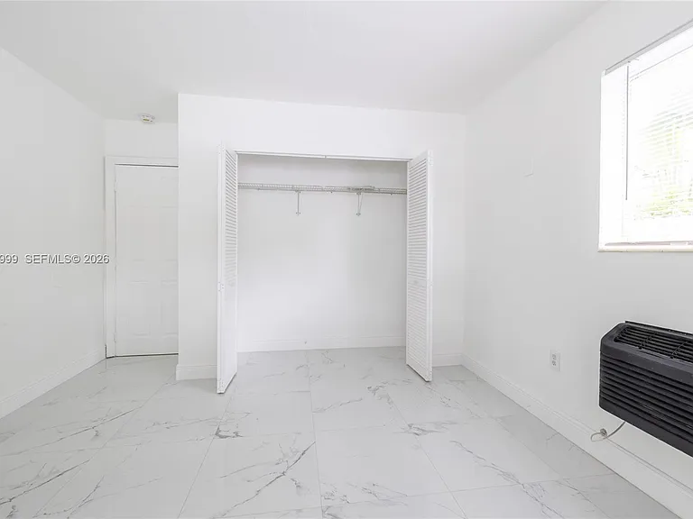 979 SW 10th St #4 — Photo 11