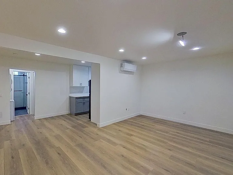 829 N Garfield St — Photo 1