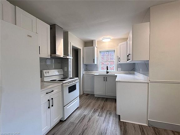4th image of 738 Randolph Ave