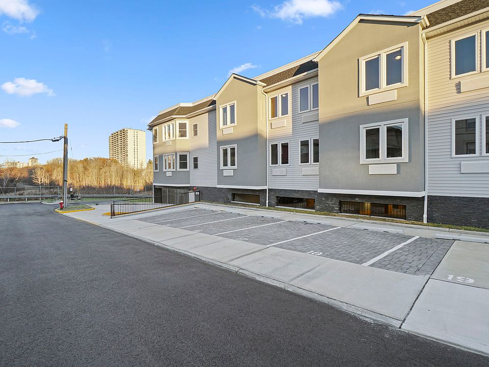 1st image of 328 13th St Unit 301