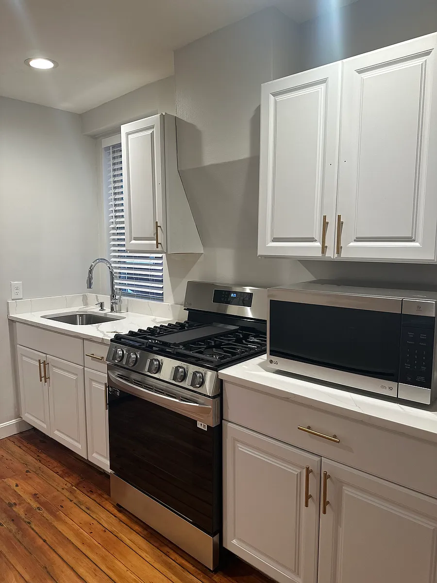 Building Photo - 116 Brooks St #3