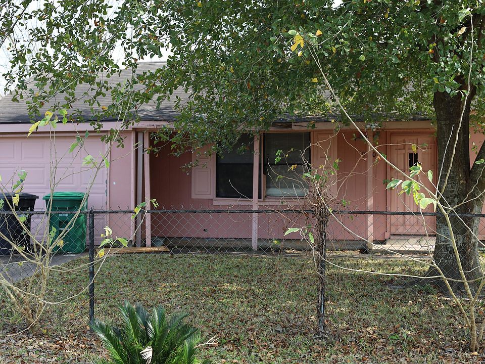 1st image of 9605 Chesterfield Dr