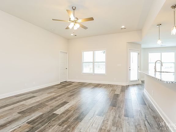 3rd image of 4034 Sumter Ln