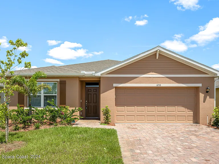 1253 Dunes Ave — Photo 1