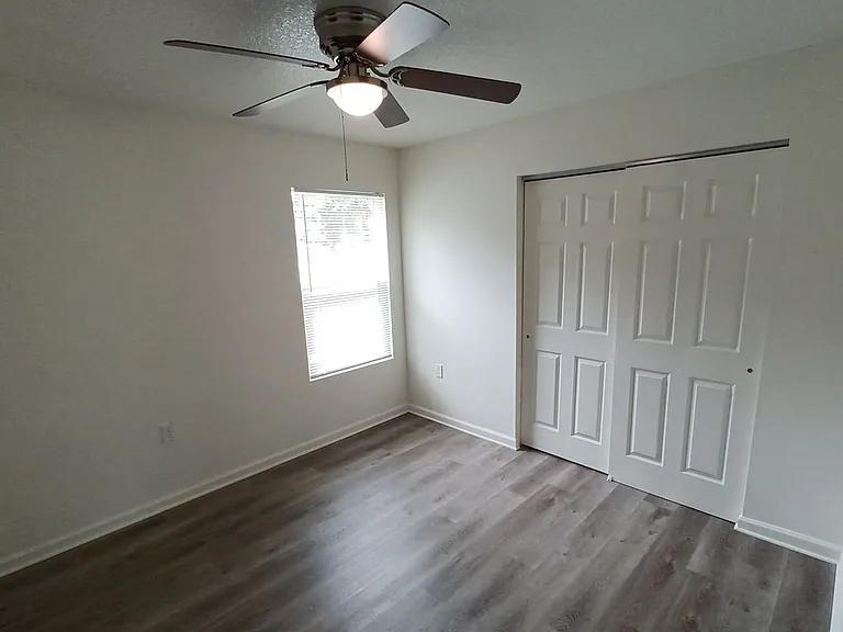 614 Hannah St — Photo 16