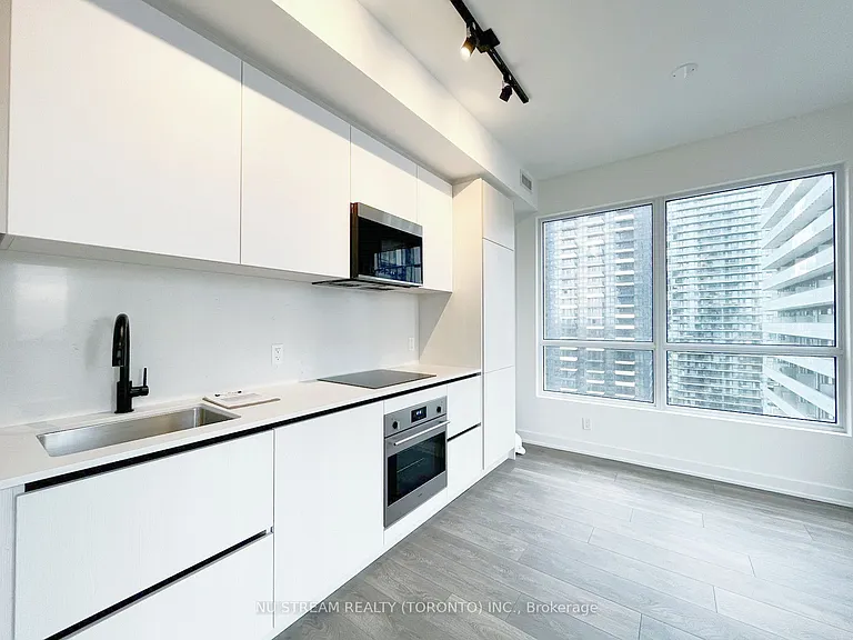 108 Peter St #2206 — Photo 8