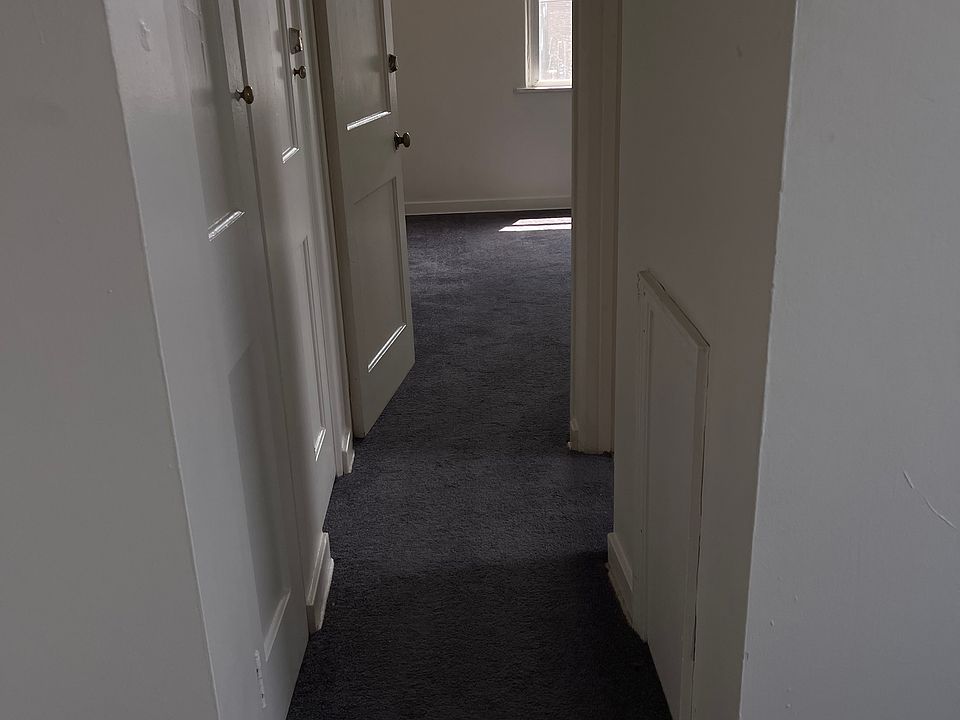 Hallway to bathroom and bedroom
