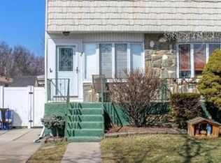 44 Mulberry Cir, Staten Island, NY 10314