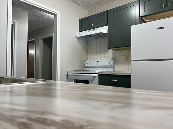 2nd image of 601 6th St E APT 1