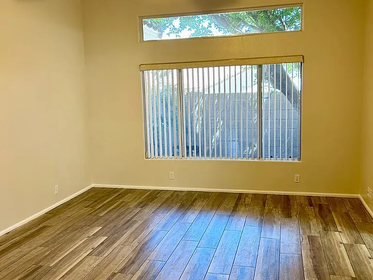 1230 E Captain Dreyfus Ave — Photo 11