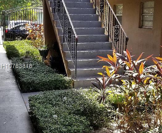 3rd image of 2545 Taft St APT 204