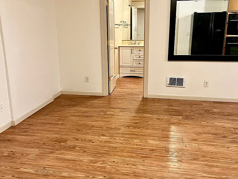 Stanford Apartments — Photo 27